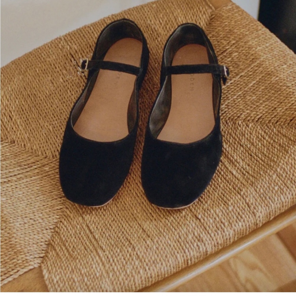 ISO Doen Mary Jane Shoes / Black/Navy / Size 8